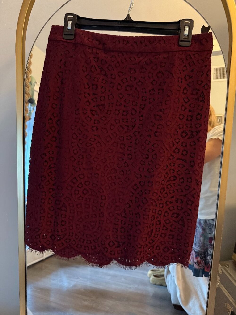 LOFT Burgundy Lace Pencil Skirt Size 6 – NWOT